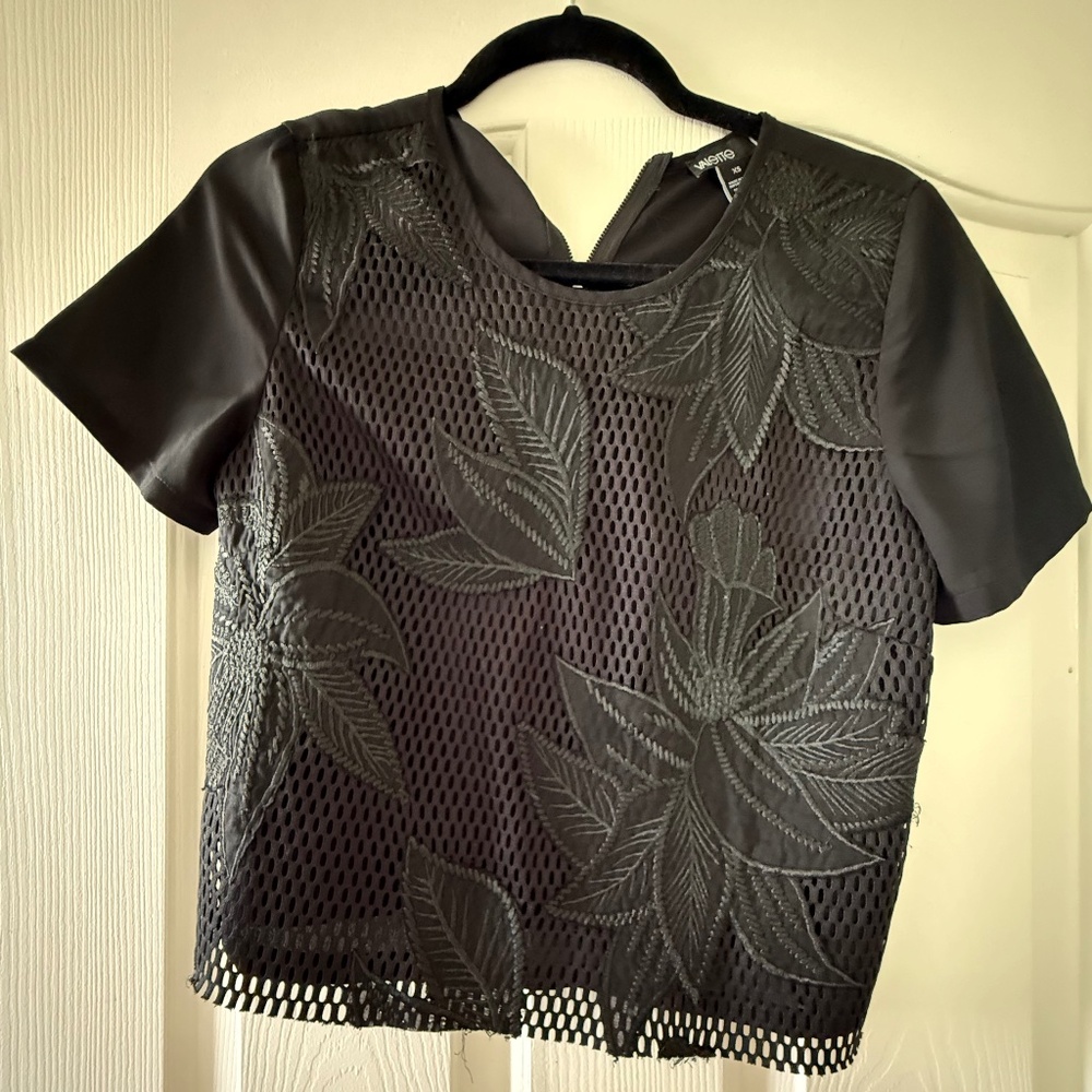 Valette Black Mesh Floral Crew Neck Black Cropped T-shirt